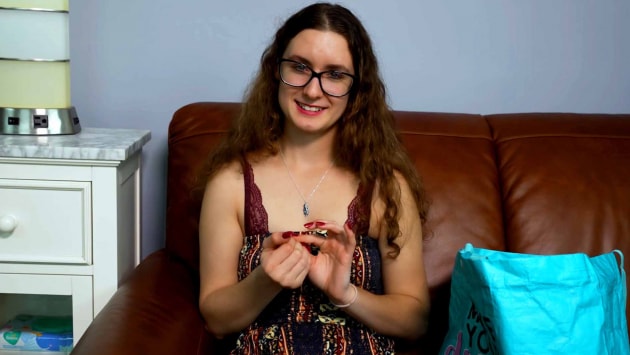 Nerdy Petite Amateur Gives Rimjob and Swallows
